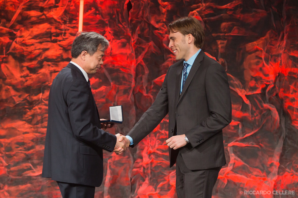 ISRM President, Prof. Xia-Ting Feng, awards Dr. Andrea Lisjak with the 2015 ISRM Rocha Medal during the ISRM 2015 Congress in Montreal, Quebec
