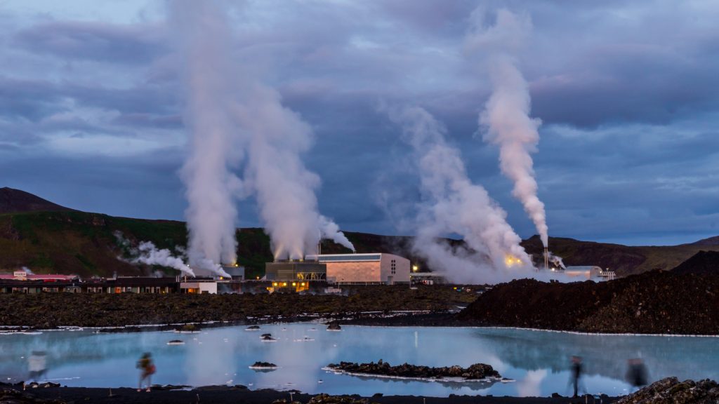 Svartsengi,Geothermal,Power,Plant,In,Iceland,Steaming,Massively,With,Reflection